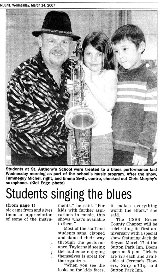 Singing the blue 2a.jpg - 248041 Bytes